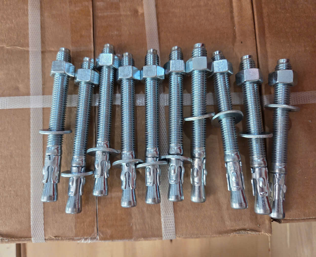 Tắc kê nở M16 x180/5.6 mạ kẽm