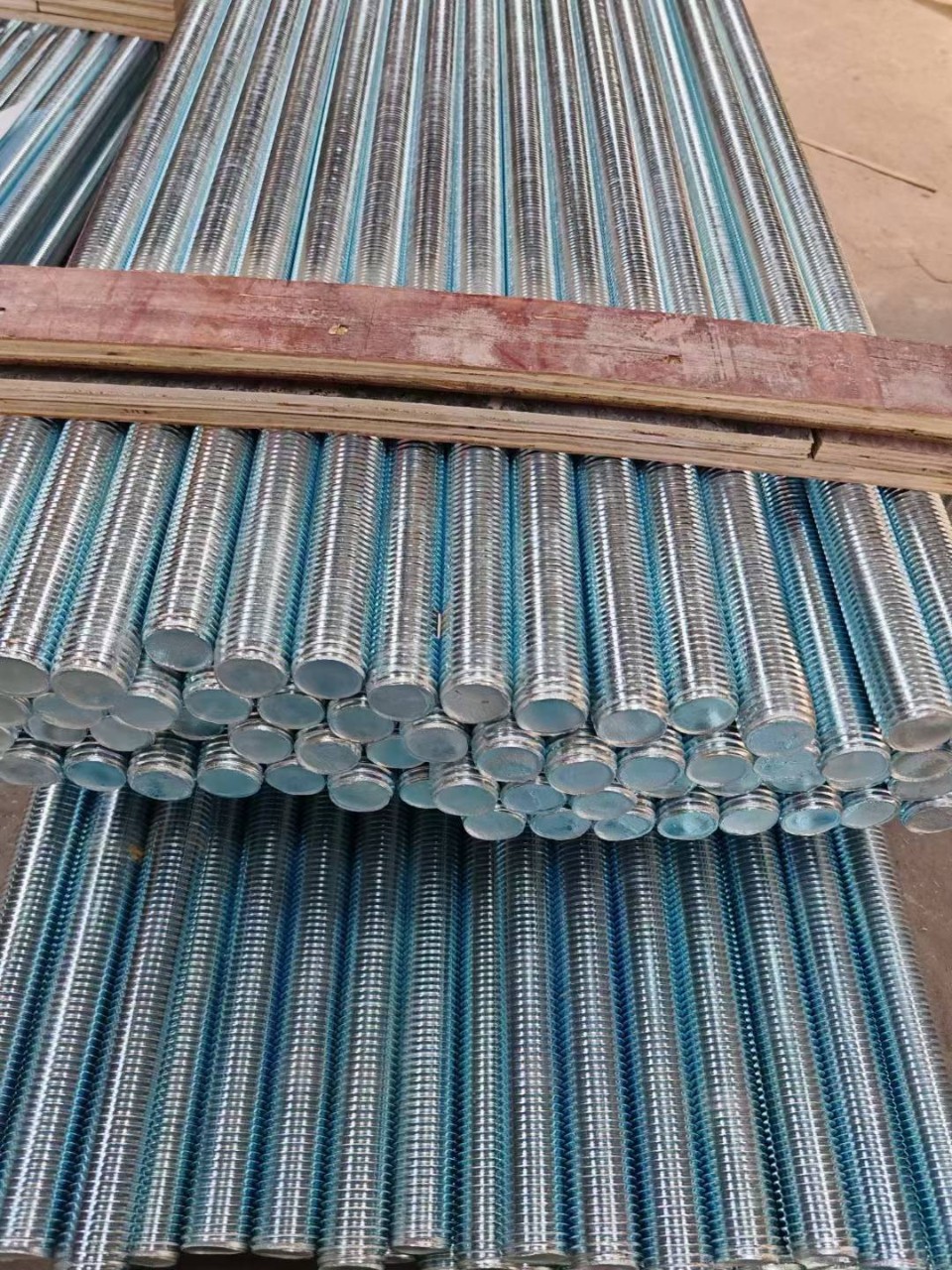 Thanh ren mạ kẽm điện phân
